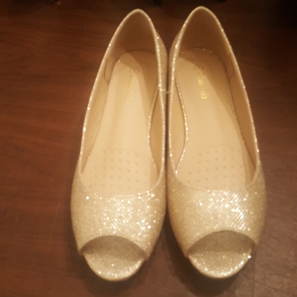 Shoes - Picture 1 of 3